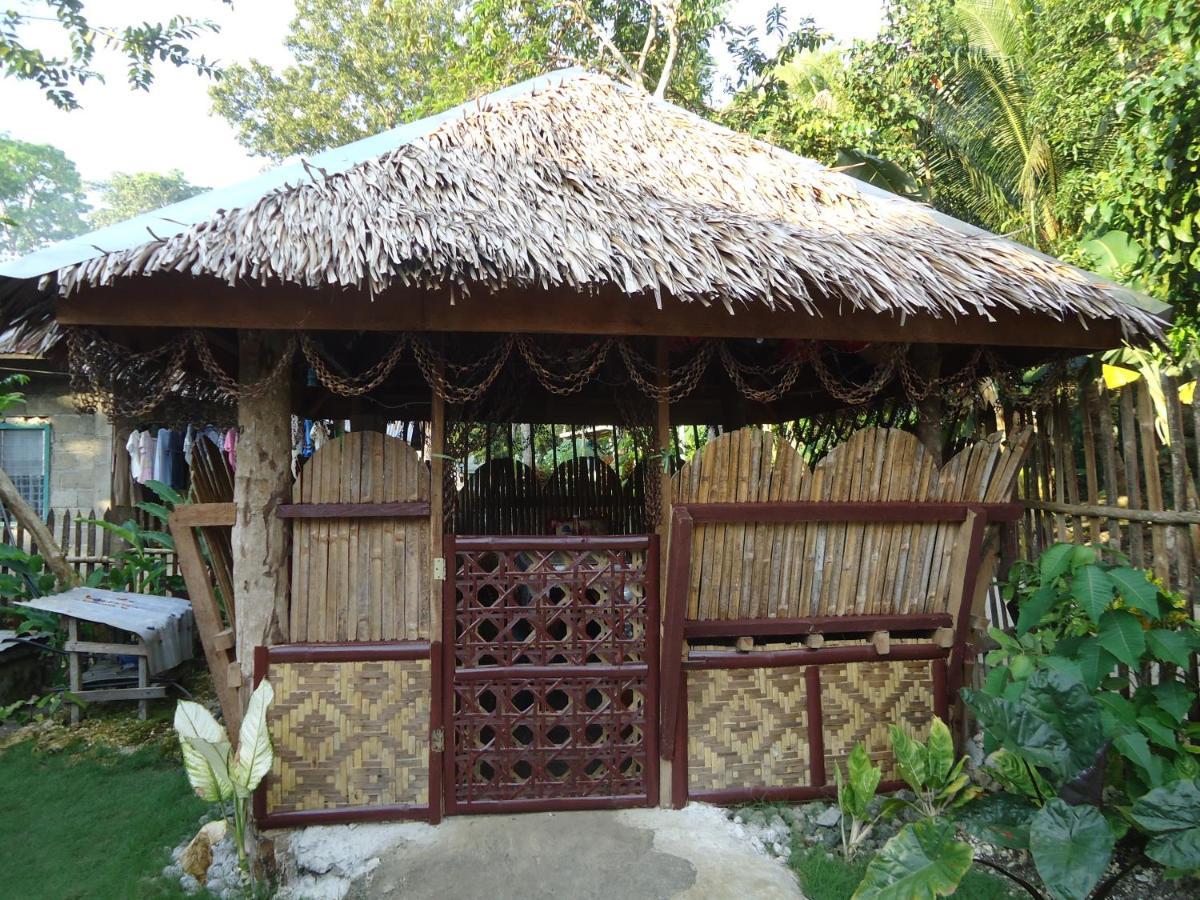 Lhoyjean Garden Hostel Batuan Bagian luar foto