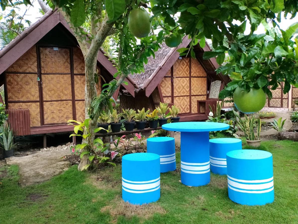 Lhoyjean Garden Hostel Batuan Bagian luar foto