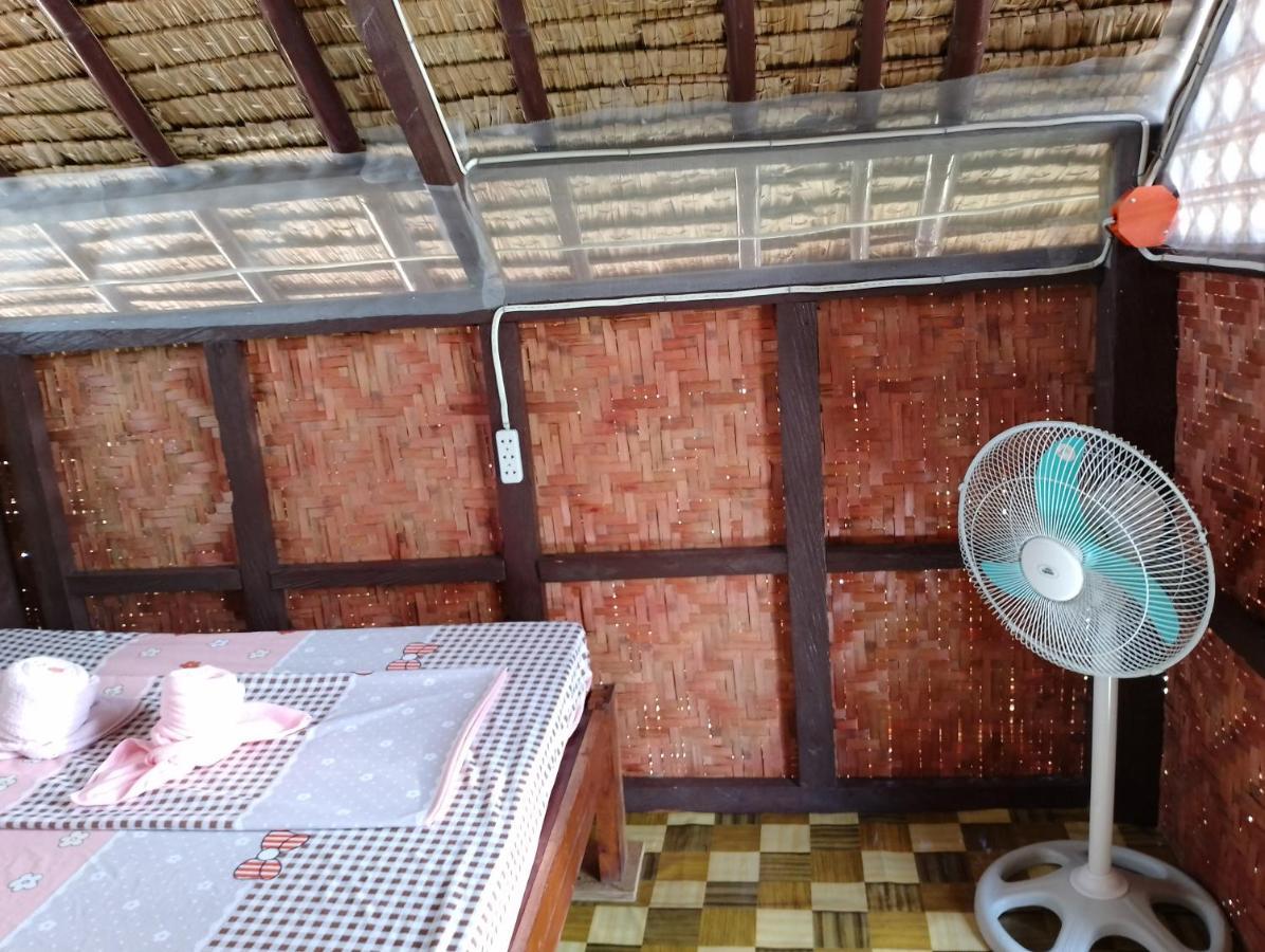 Lhoyjean Garden Hostel Batuan Bagian luar foto