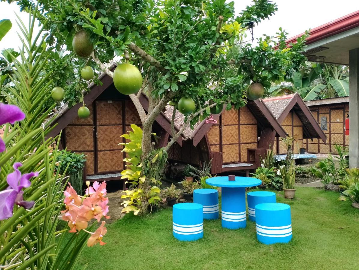 Lhoyjean Garden Hostel Batuan Bagian luar foto
