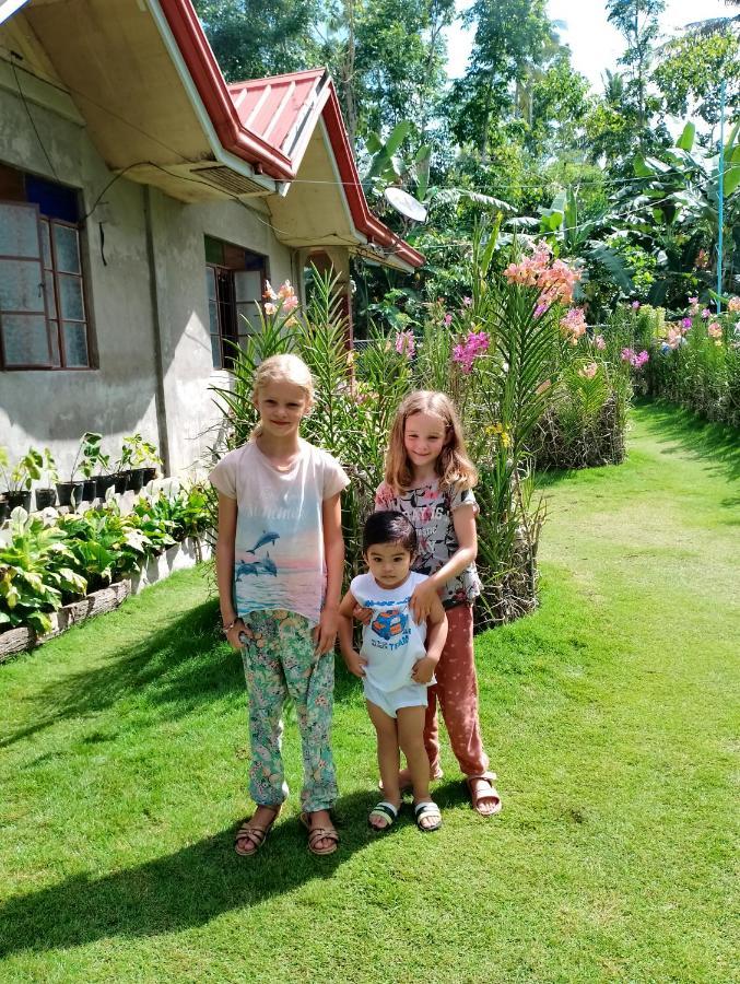 Lhoyjean Garden Hostel Batuan Bagian luar foto