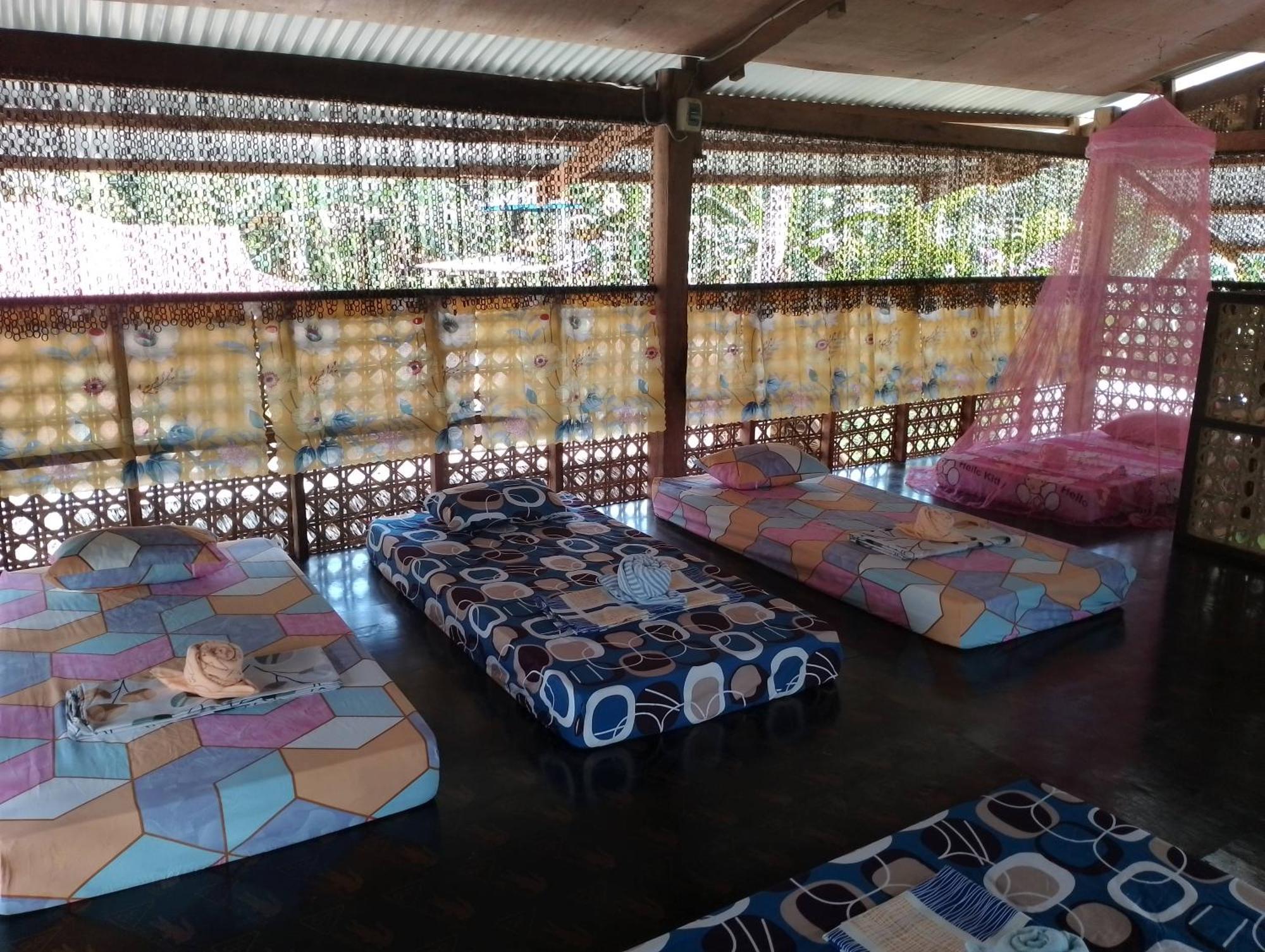 Lhoyjean Garden Hostel Batuan Bagian luar foto