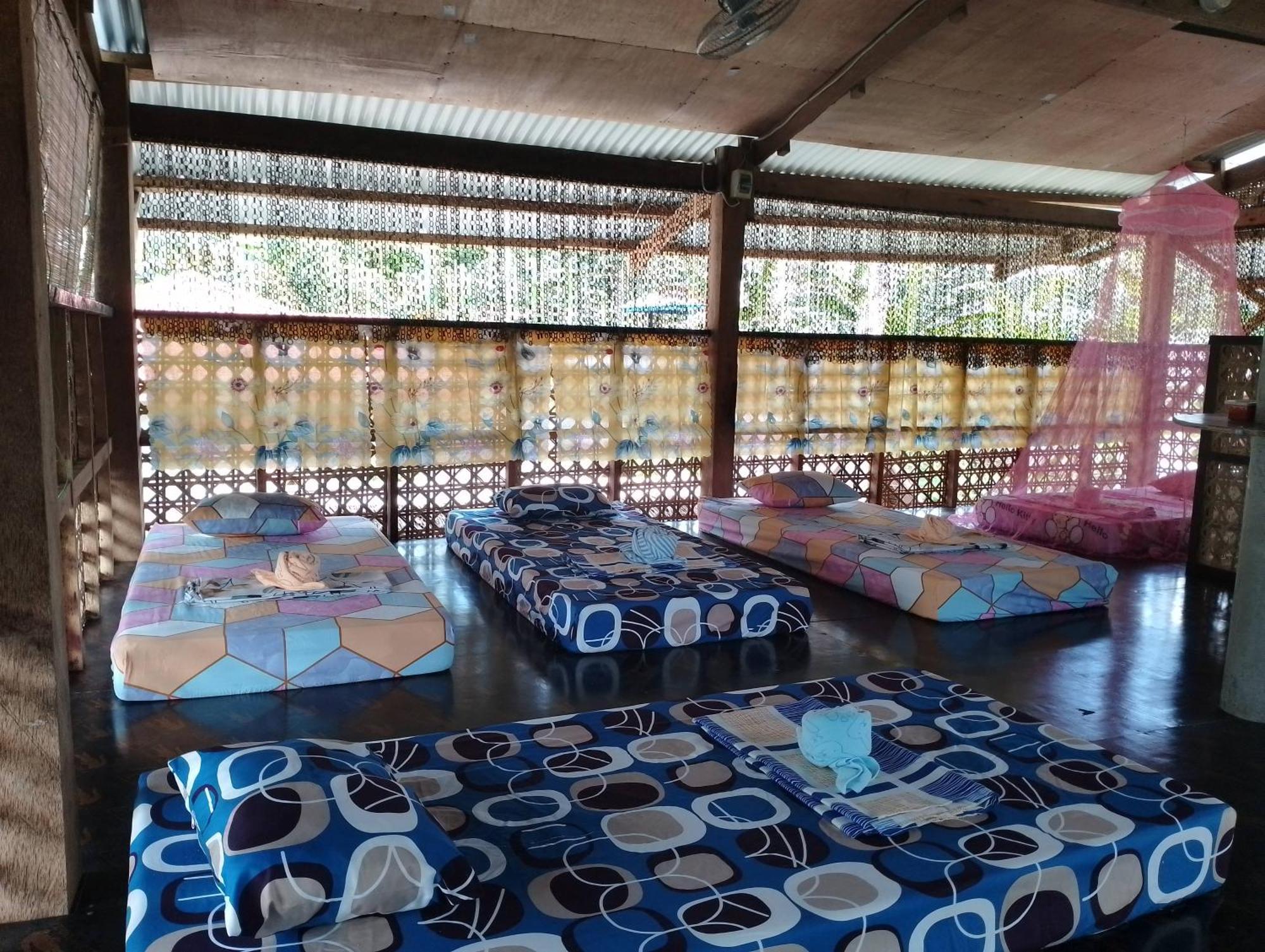 Lhoyjean Garden Hostel Batuan Bagian luar foto