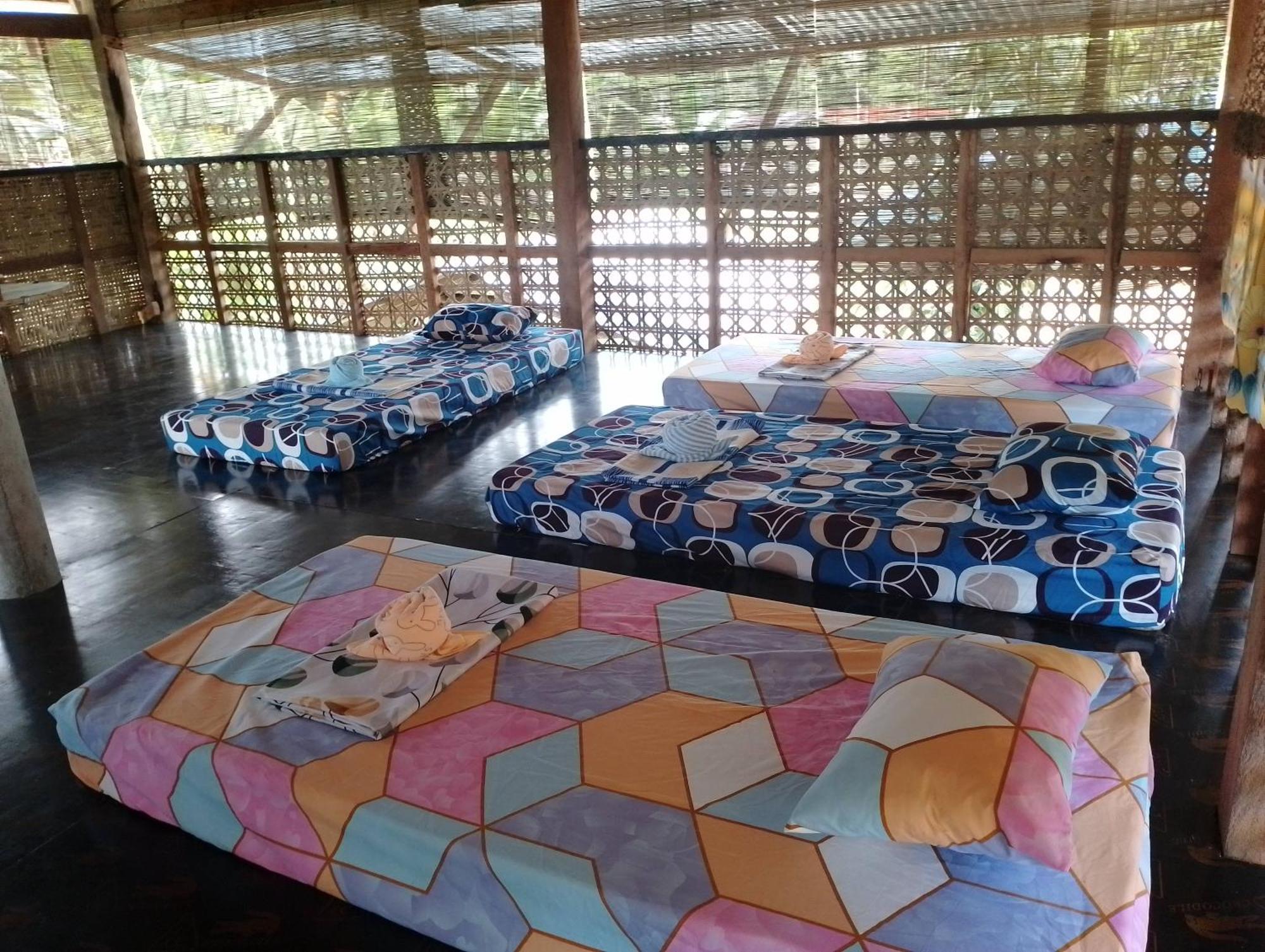 Lhoyjean Garden Hostel Batuan Bagian luar foto
