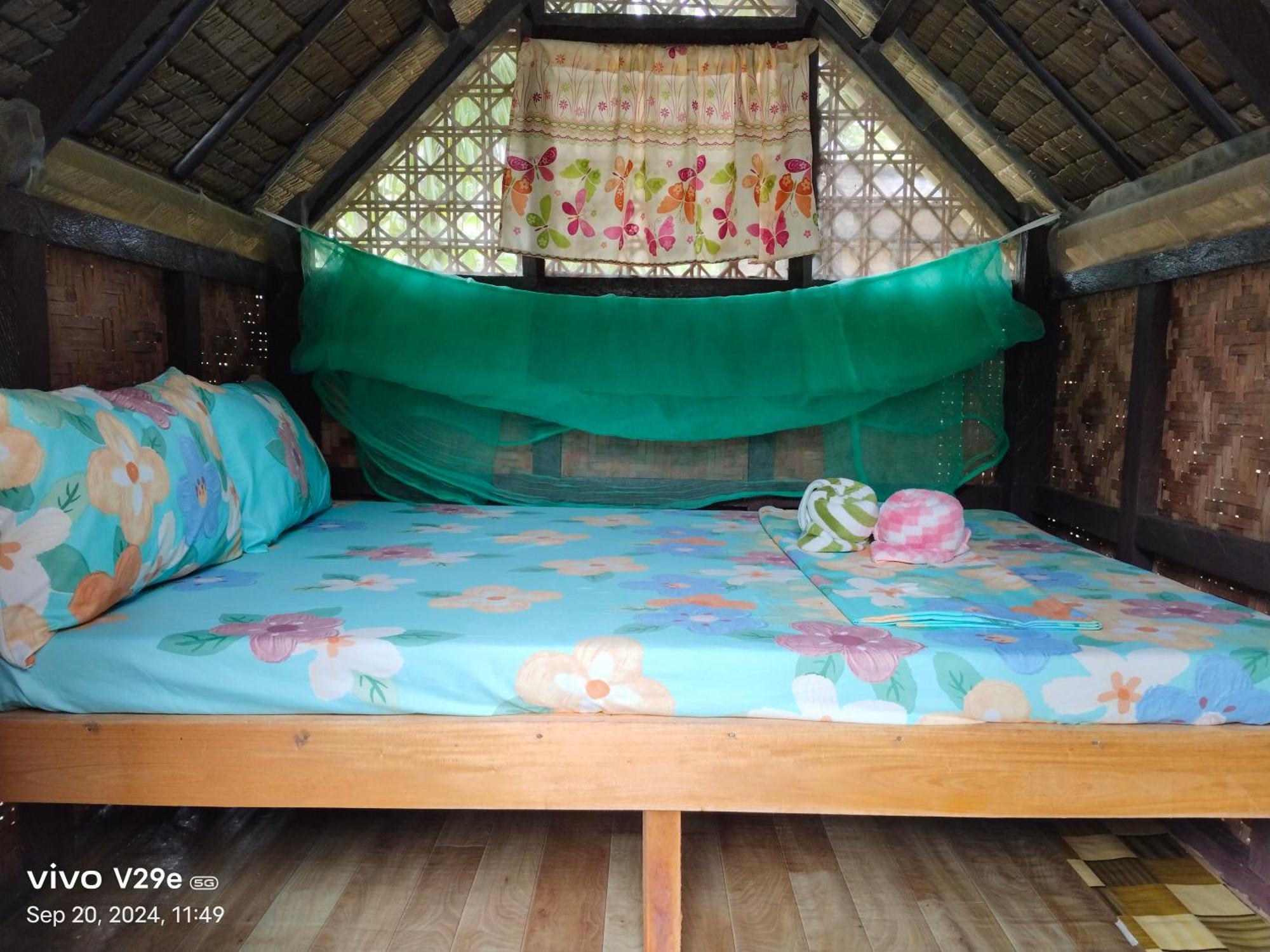 Lhoyjean Garden Hostel Batuan Bagian luar foto