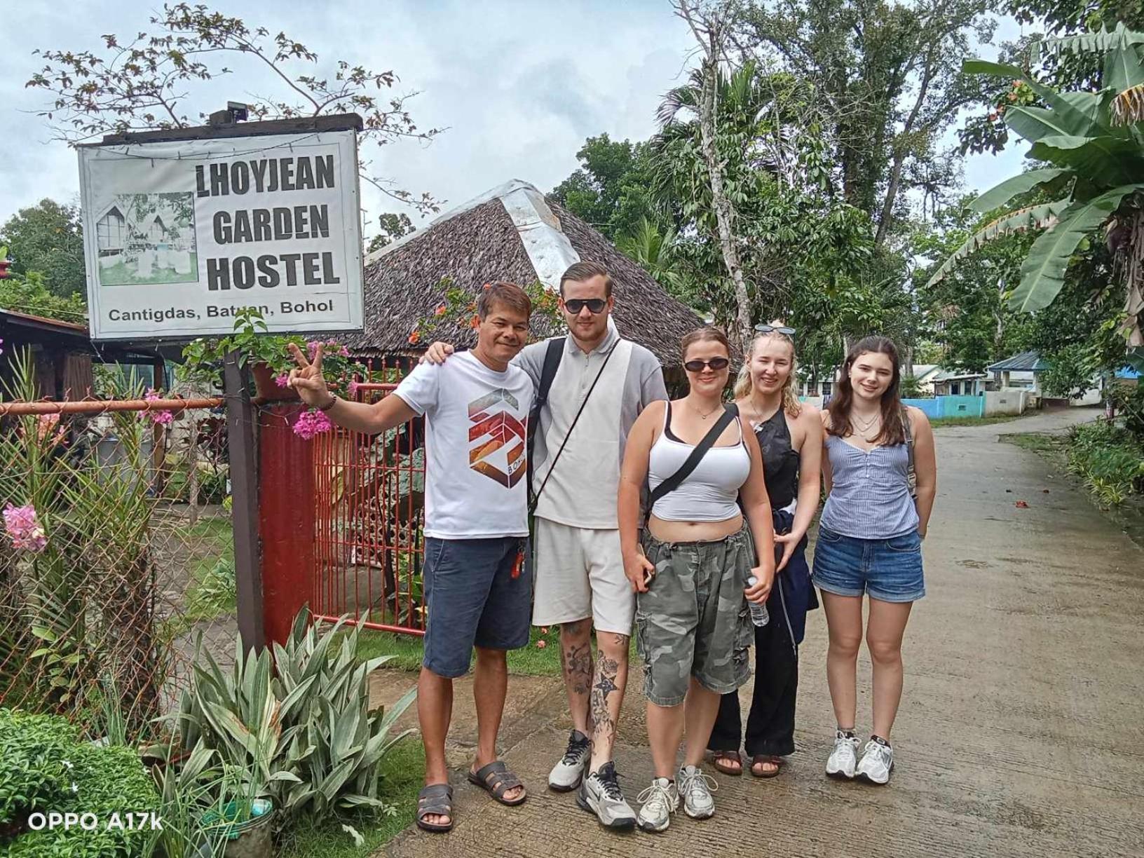 Lhoyjean Garden Hostel Batuan Bagian luar foto